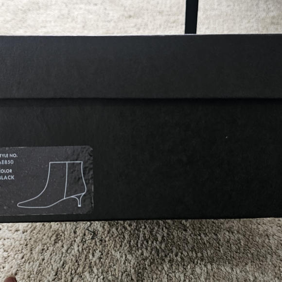 Elegant Black Leather Ankle Boots - Picture 3 of 8